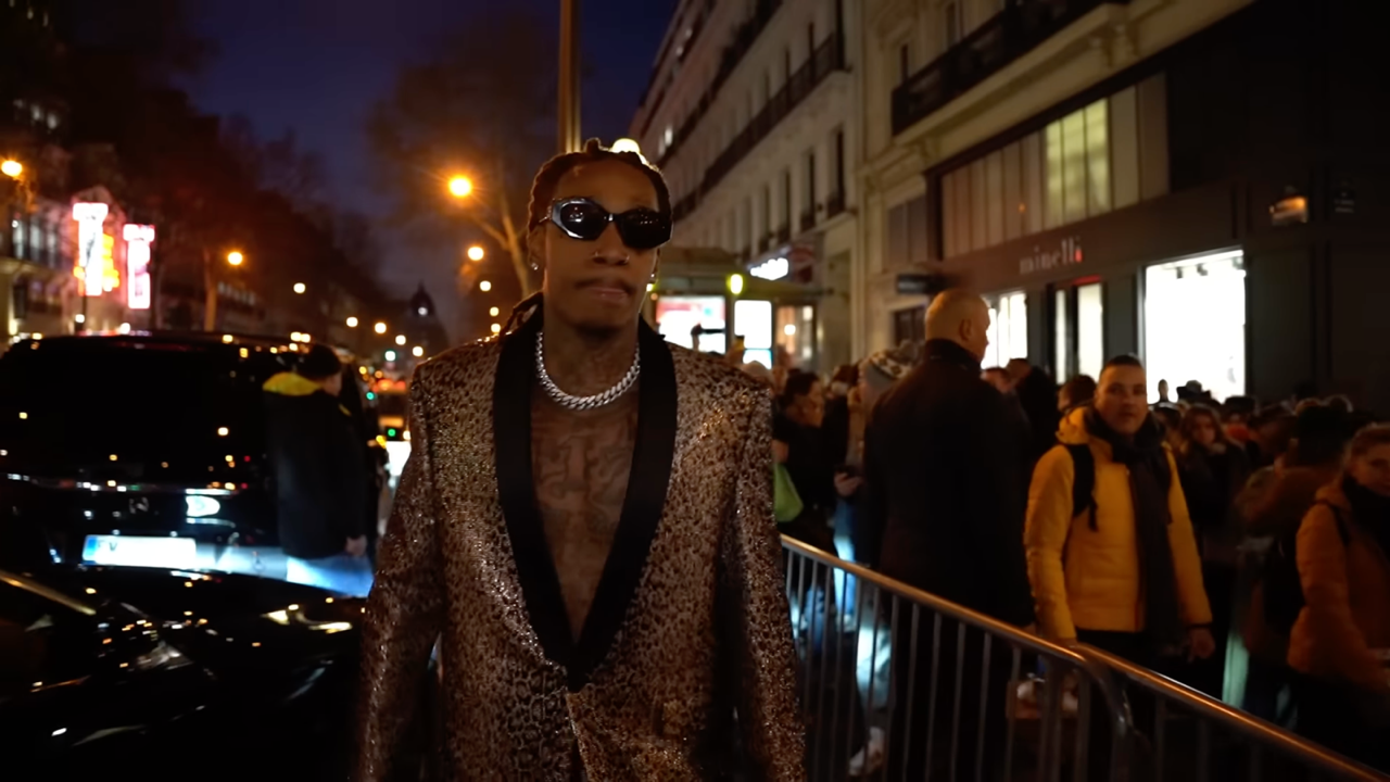 Wiz Khalifa Pose Ses Valises Paris Dans Paris Fashion Week