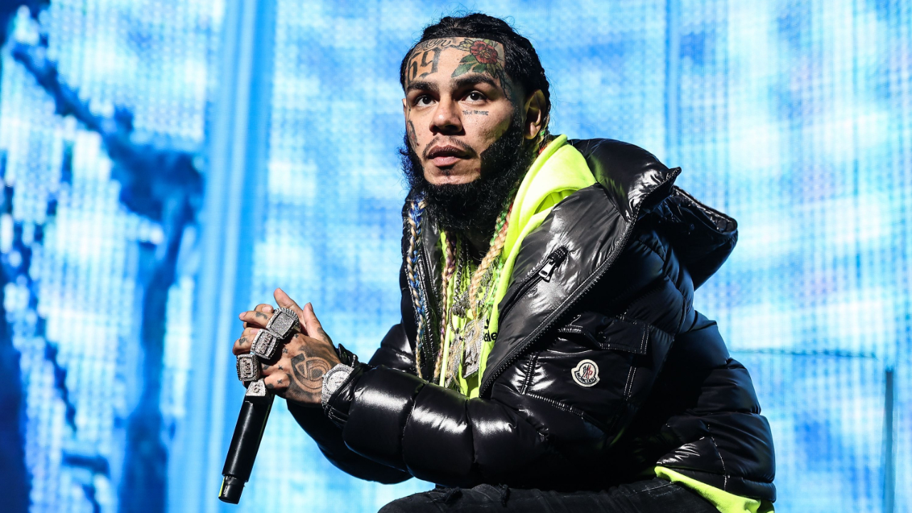 6ix9ine réapparaît pour la première fois depuis son agression