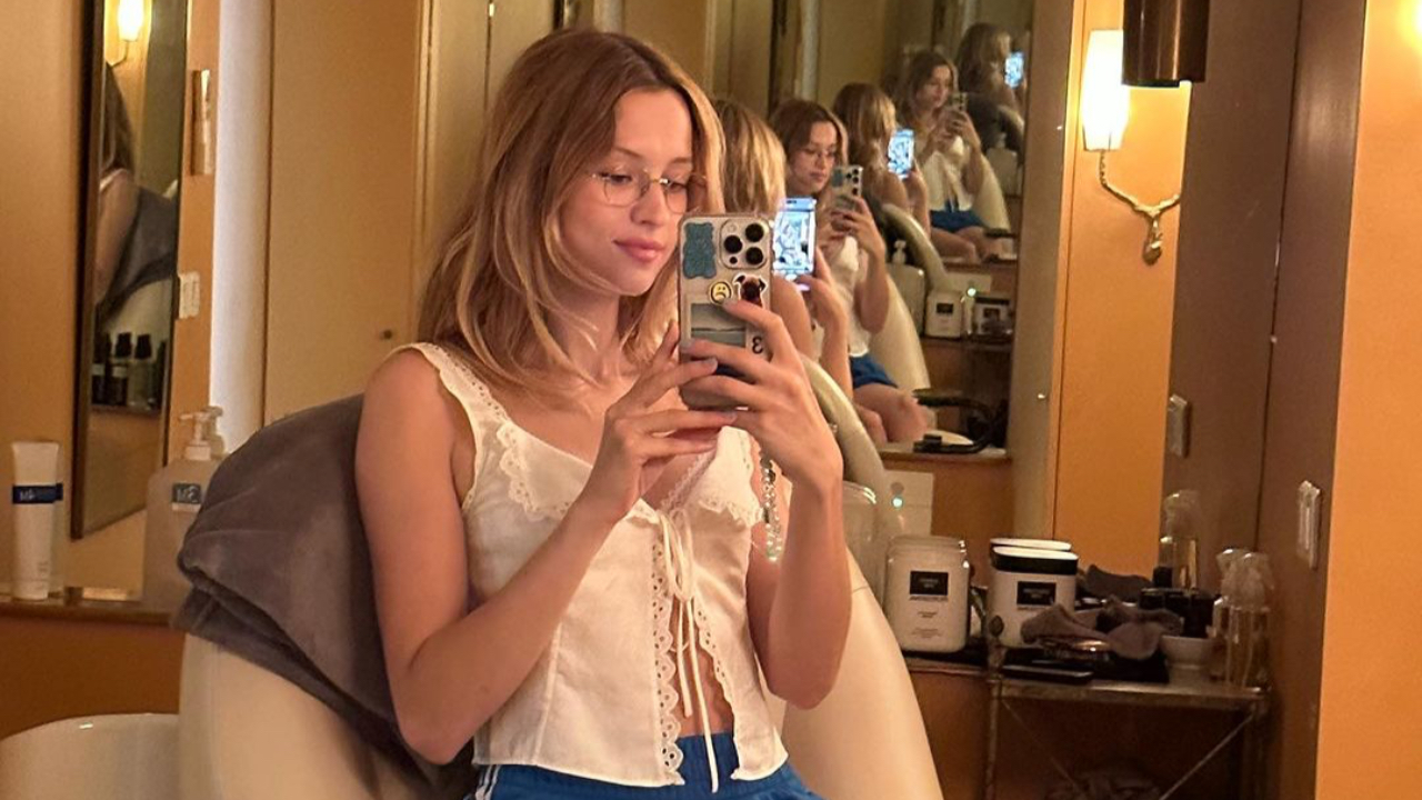 Angèle réagit à une IA de sa voix : "J’ai peur pour mon métier"