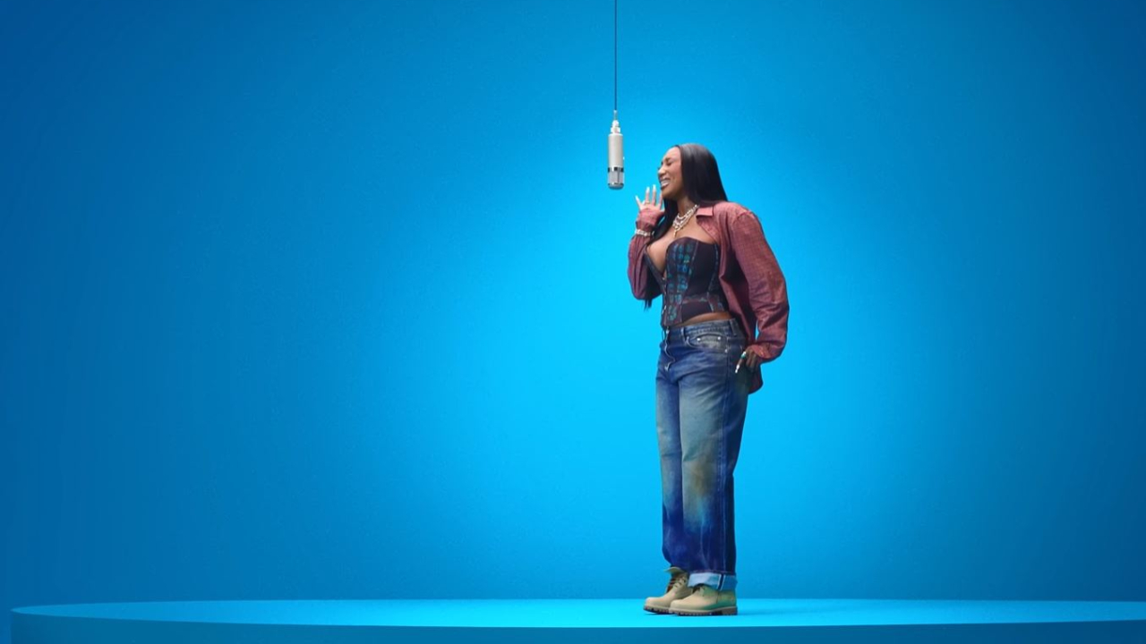 Aya Nakamura bluffe tout le monde avec "Kouma" chez COLORS Aya Nakamura bluffe tout le monde avec "Kouma" chez COLORS