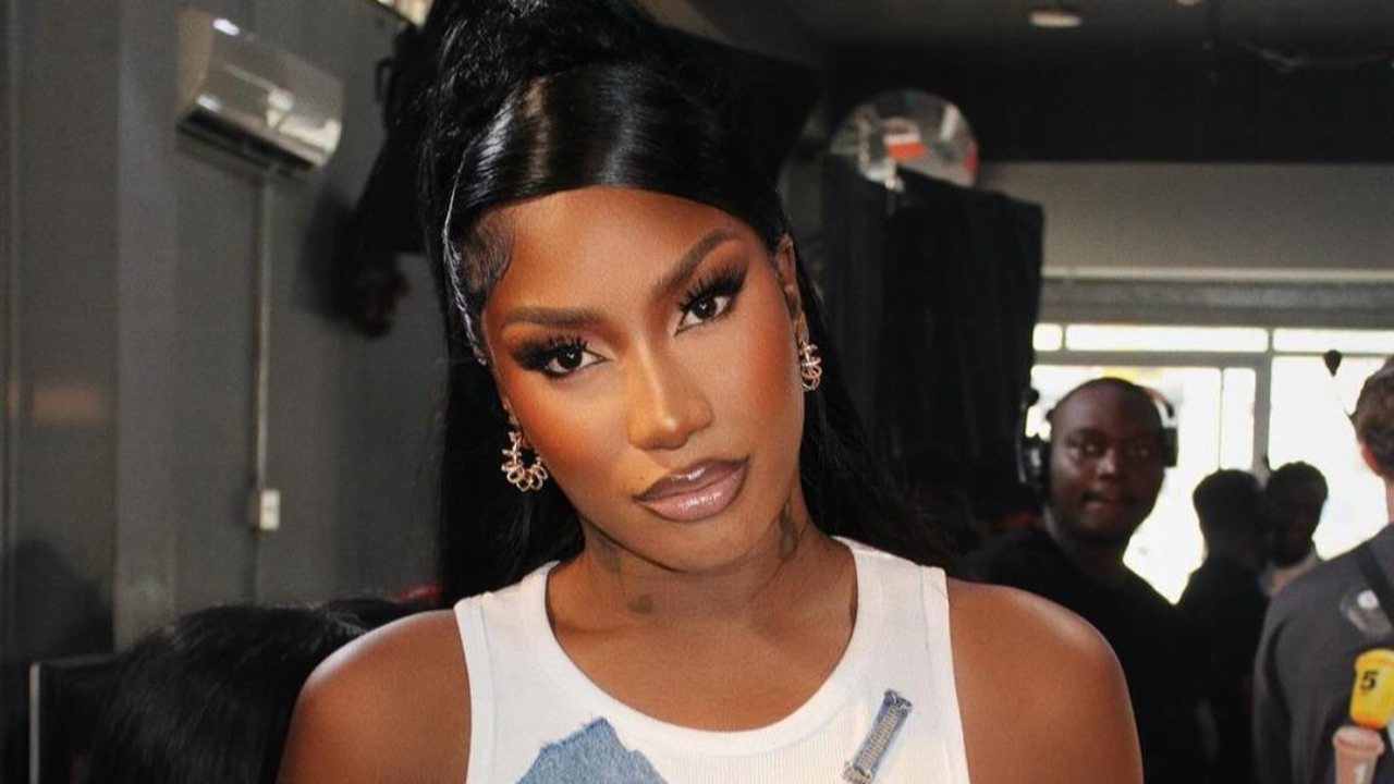 Aya Nakamura ciblée par des racistes pour sa participation aux JO, le rap français réagit