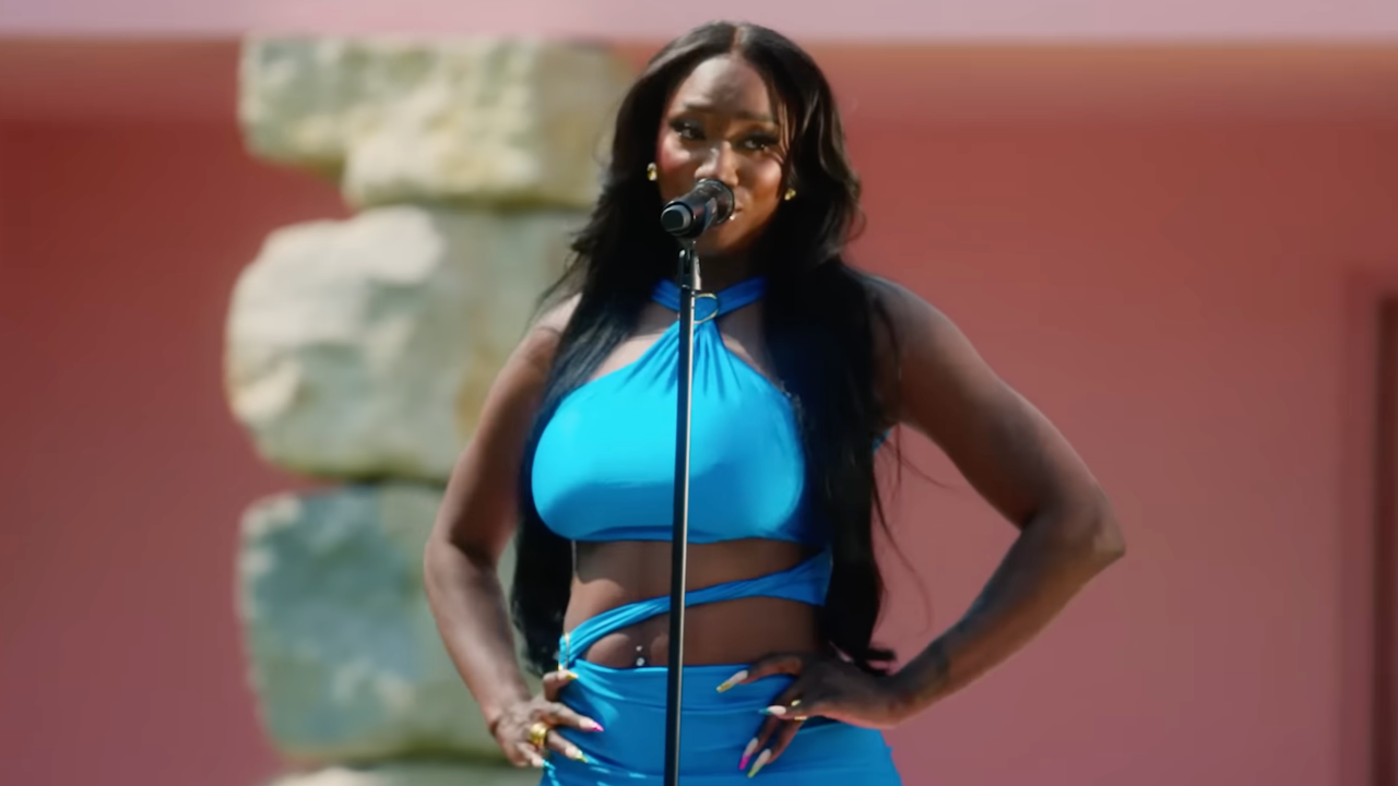 Aya Nakamura : son concert acoustique envoûtant au Domaine de la Rose avec Lancôme