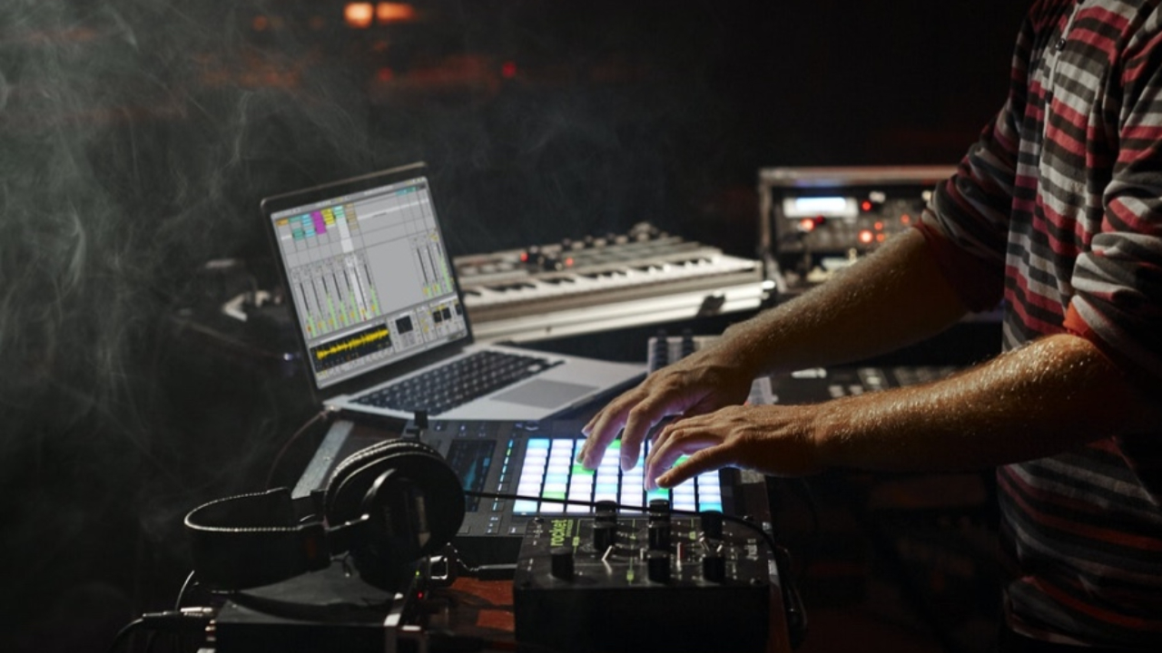 Beatmakers : ces producteurs qui deviennent les nouvelles stars du rap français Beatmakers : ces producteurs qui deviennent les nouvelles stars du rap français