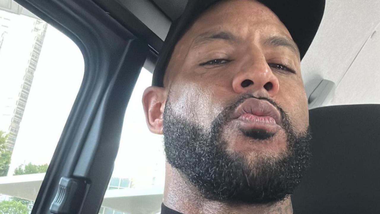 Booba provoque avec sa Lamborghini : "Tu l’as dans ton pe-cli, je l’ai dans mon parking"
