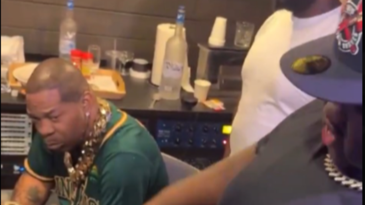 Busta Rhymes au bout du rouleau après avoir écouté un son d'un des artistes de son label