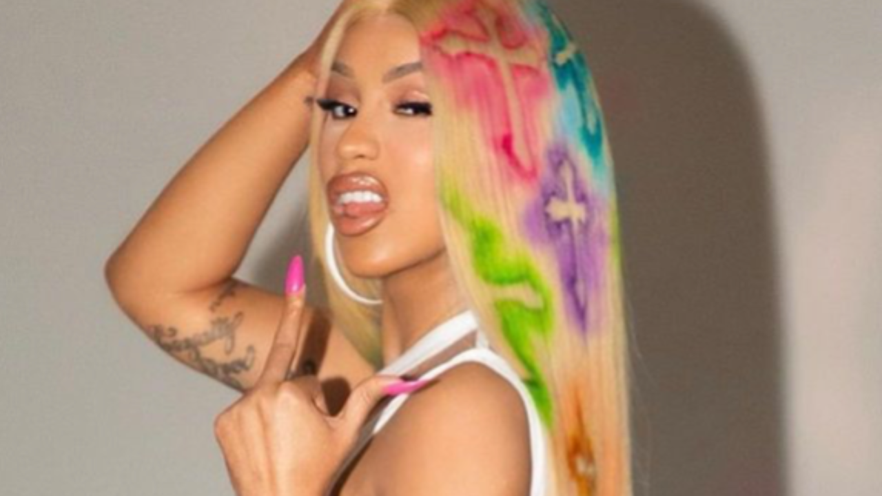 Cardi B préfère les paparazzis français Cardi B préfère les paparazzis français