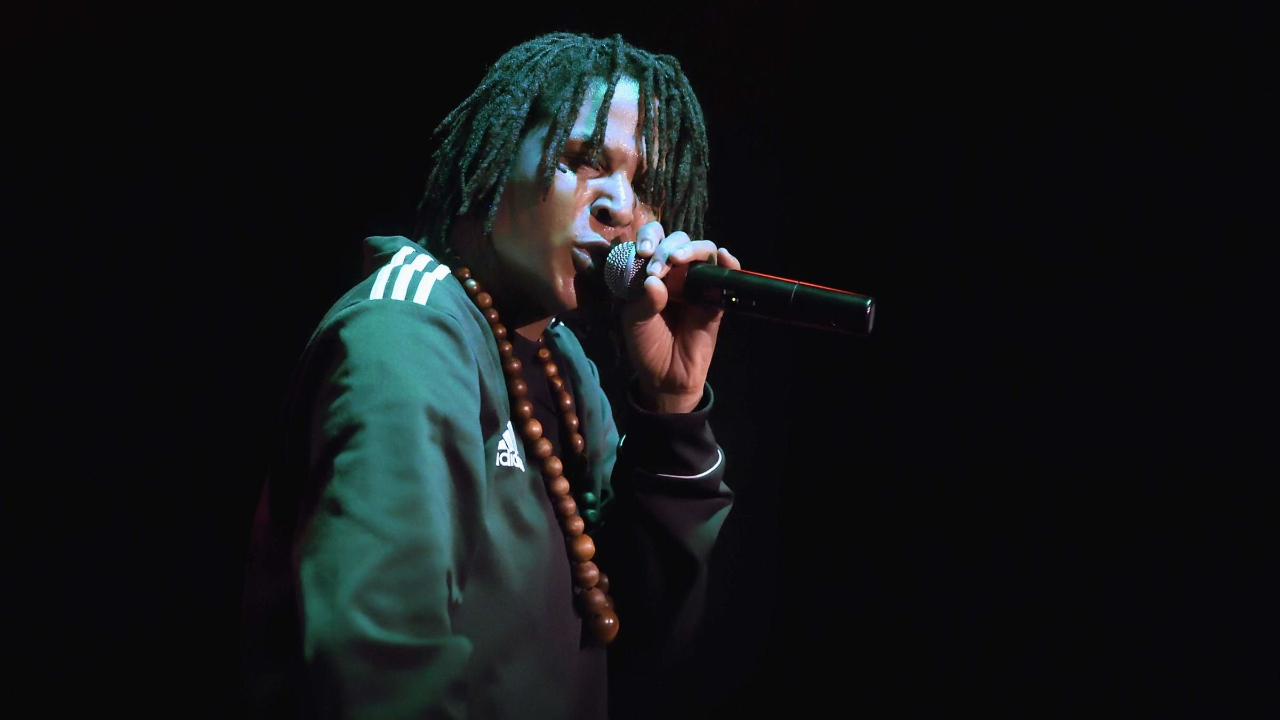 Casey prend position sur le conflit israélo-palestinien avec "Enfant de Gaza" Casey prend position sur le conflit israélo-palestinien avec "Enfant de Gaza"