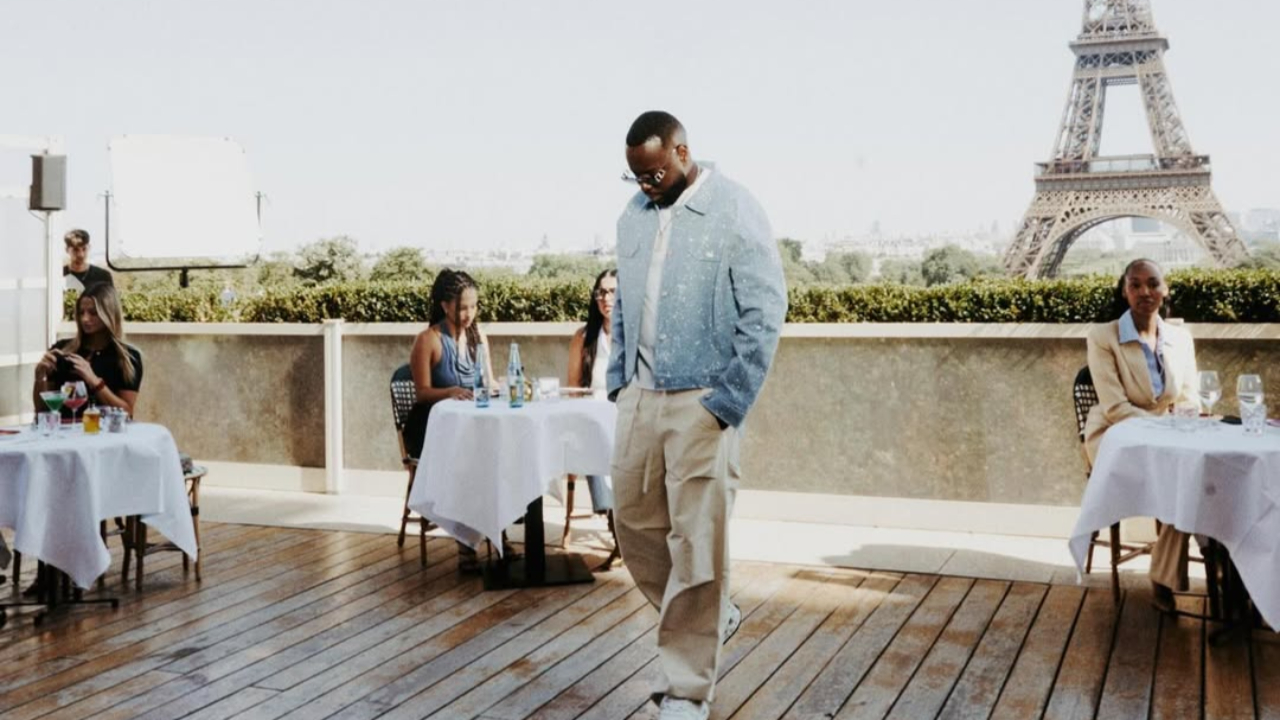 Gims continue de cartonner et bat le record de Johnny Hallyday