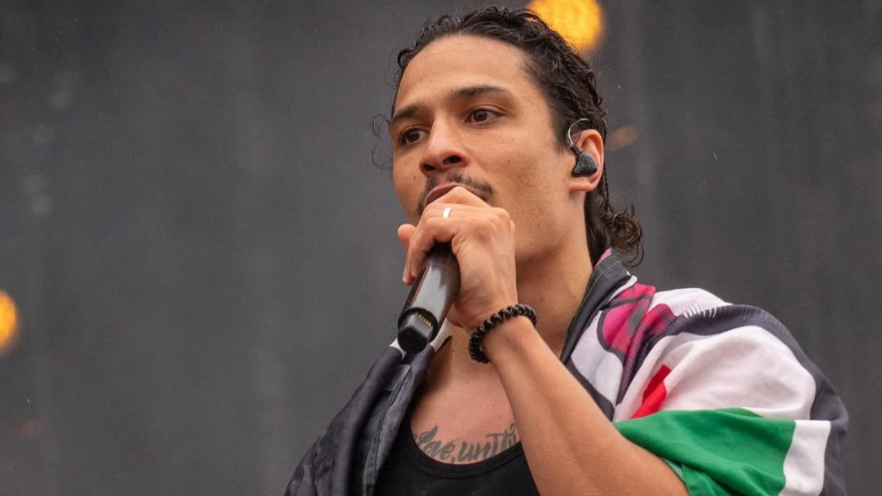 Hatik choque sur scène avec une blague douteuse sur les violences sexuelles