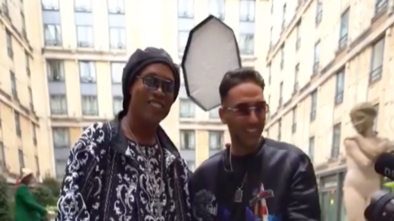 Heuss l’Enfoiré fait tourner Ronaldinho dans un clip