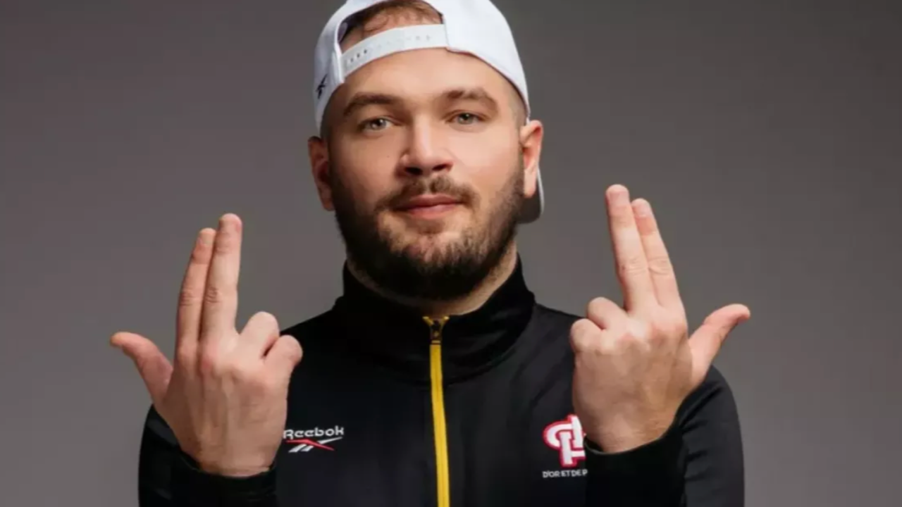 Jul  dévoile ses skills de football avec l’équipe féminine de l’OM