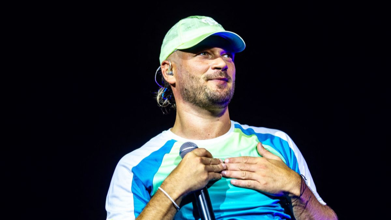 Jul prend la tête du top album : les chiffres de sa première semaine avec "Oubliez-moi" Jul prend la tête du top album : les chiffres de sa première semaine avec "Oubliez-moi"