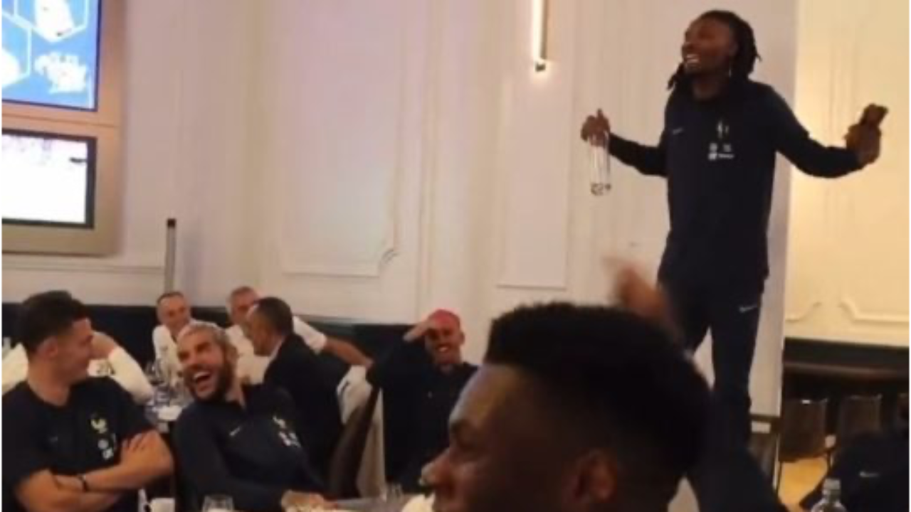 Kalash Criminel, Ninho, Booba : les joueurs de l'équipe de France de football connaissent leurs classiques !