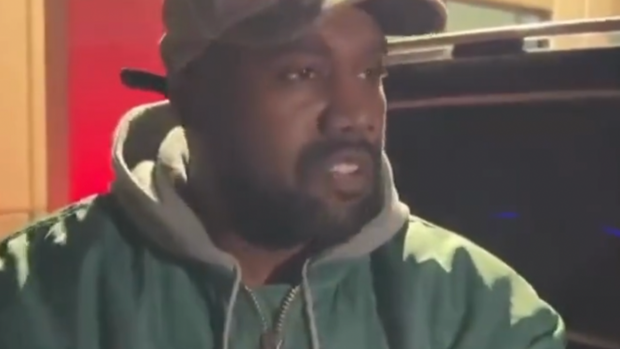 Kanye West s'en prend maintenant à la veuve de George Floyd