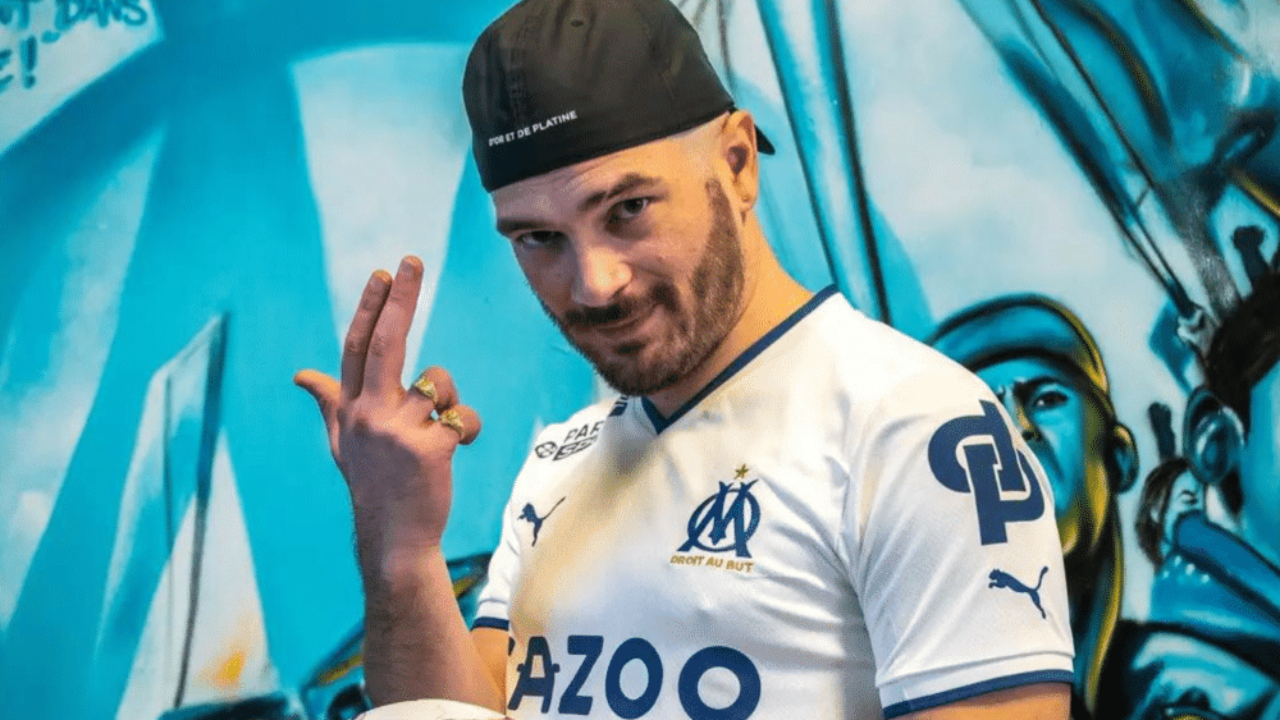 "Mangez moi le Poirot un peu" : Jul r&eacute;agit aux rumeurs sur la fin du partenariat avec l&rsquo;Olympique de Marseille !