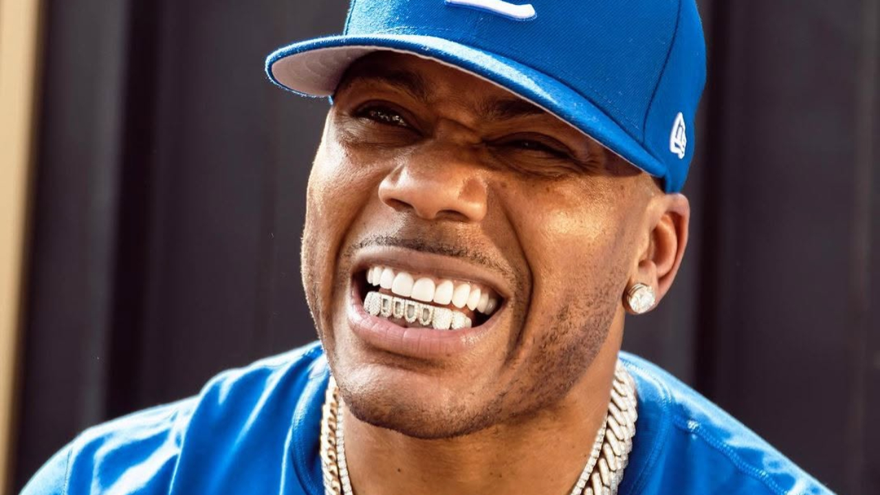 Nelly payé 50 000 dollars dans un sac McDonald's par Taylor Swift Nelly payé 50 000 dollars dans un sac McDonald's par Taylor Swift