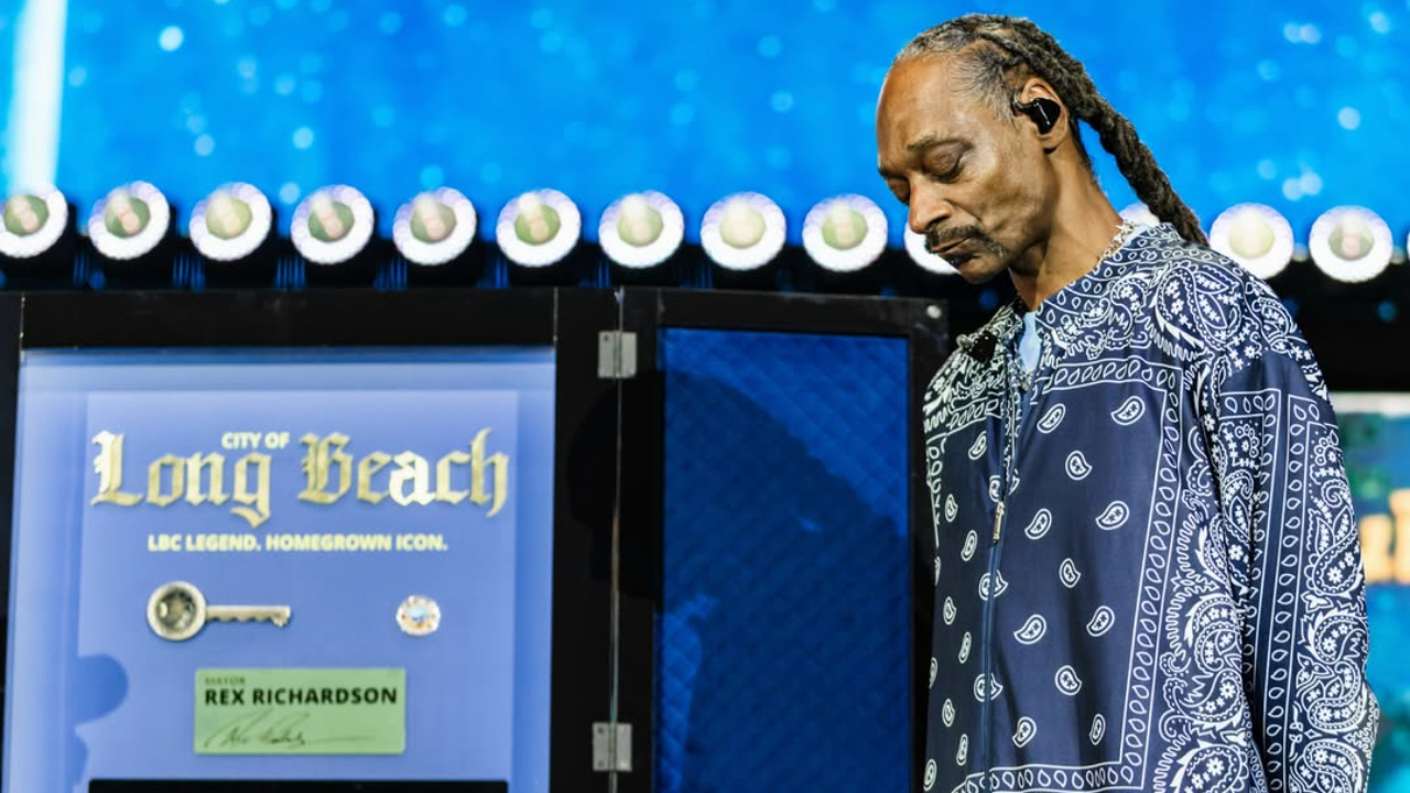 Snoop Dogg : le maire de Long Beach lui remet les clés de la ville Snoop Dogg : le maire de Long Beach lui remet les clés de la ville