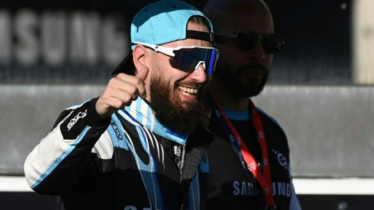 Squeezie balance le son officiel du GP Explorer 3 avec SCH, Gims et La Mano 1.9 : "Un monde à l'autre"