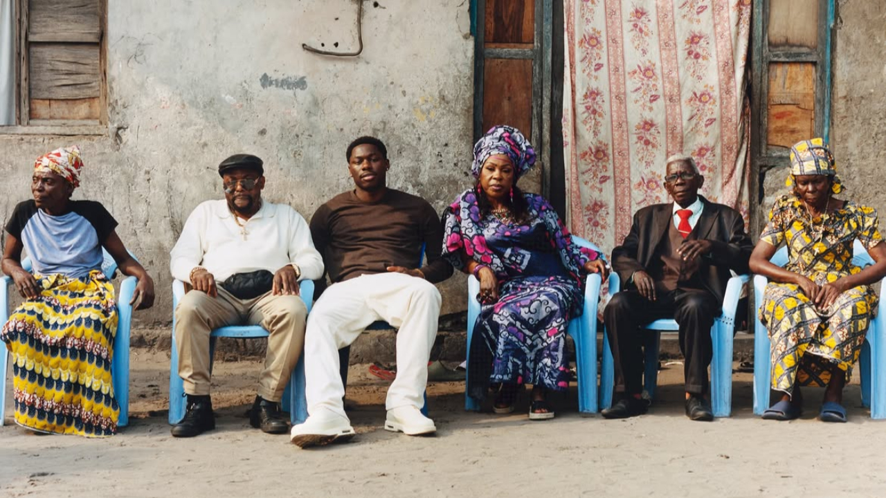 Tiakola annonce une grosse tournée africaine de 8 dates ! Tiakola annonce une grosse tournée africaine de 8 dates !