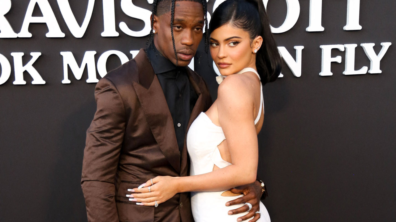 Travis Scott fait pol&eacute;mique avec ses lyrics sur les implants de Kylie Jenner