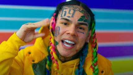 6ix9ine pris dans une bagarre avec le frère d'Anuel AA