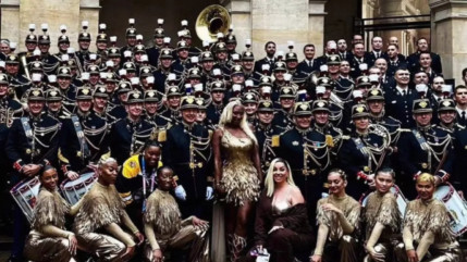 Aya Nakamura : le capitaine de la Garde Républicaine sort du silence Aya Nakamura : le capitaine de la Garde Républicaine sort du silence