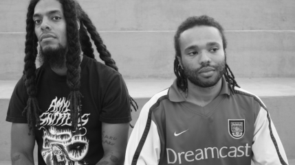 Bob Vylan poursuit RTE pour diffamation apr&egrave;s des accusations d&rsquo;antis&eacute;mitisme