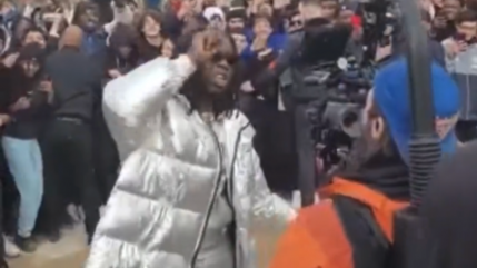 Gazo a tourné un clip avec ses fans au pied de la Tour Eiffel