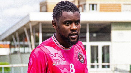 Guy2Bezbar se lance dans le football !