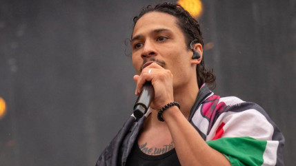 Hatik choque sur scène avec une blague douteuse sur les violences sexuelles