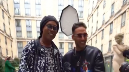 Heuss l’Enfoiré fait tourner Ronaldinho dans un clip