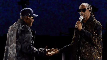 Jay-Z invite Snoop Dogg et Dr. Dre sur sc&egrave;ne au SoFi Stadium de Los Angeles