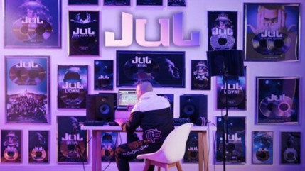 Jul décroche son 4ème disque de diamant avec son album "Rien 100 Rien"