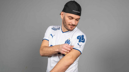 Jul égale Johnny Hallyday et marque la musique française