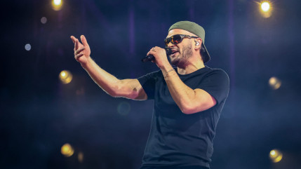 Jul : orage, retards, probl&egrave;mes de son, le concert au V and B Fest tourne mal