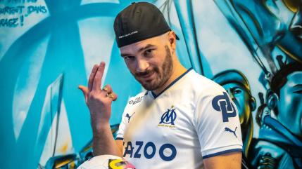 Jul : sa collection de vêtement en collaboration avec l’OM est disponible ! Jul : sa collection de vêtement en collaboration avec l’OM est disponible !