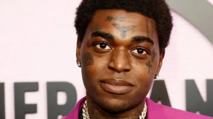 Kodak Black encore dans la controverse : Il se cure le nez et s'essuie sur une femme !