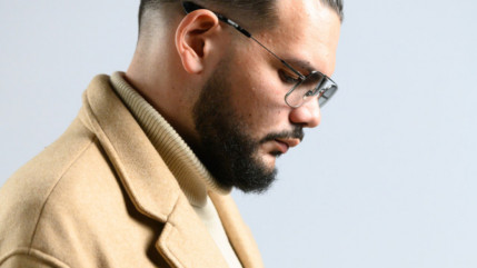 Sadek explique sa transformation en s'interviewant lui-même