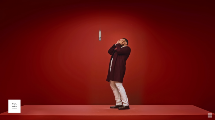 Sadek surfe sur le buzz de son hurlement avec humour !