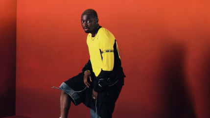 Tiakola collabore avec Nike pour un maillot reversible ! Tiakola collabore avec Nike pour un maillot reversible !