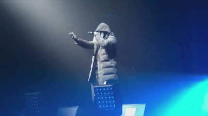 Ziak offre des bandanas à ses fans en drone !