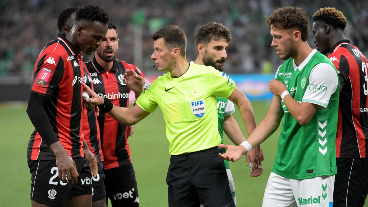 ASSE - OGC Nice, les deux équipes se séparent sur un match nul le plus ennuyeux de l'année ASSE - OGC Nice, les deux équipes se séparent sur un match nul le plus ennuyeux de l'année