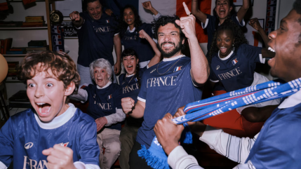 Décathlon lance le "maillot du peuple" pour la Coupe du Monde Décathlon lance le "maillot du peuple" pour la Coupe du Monde