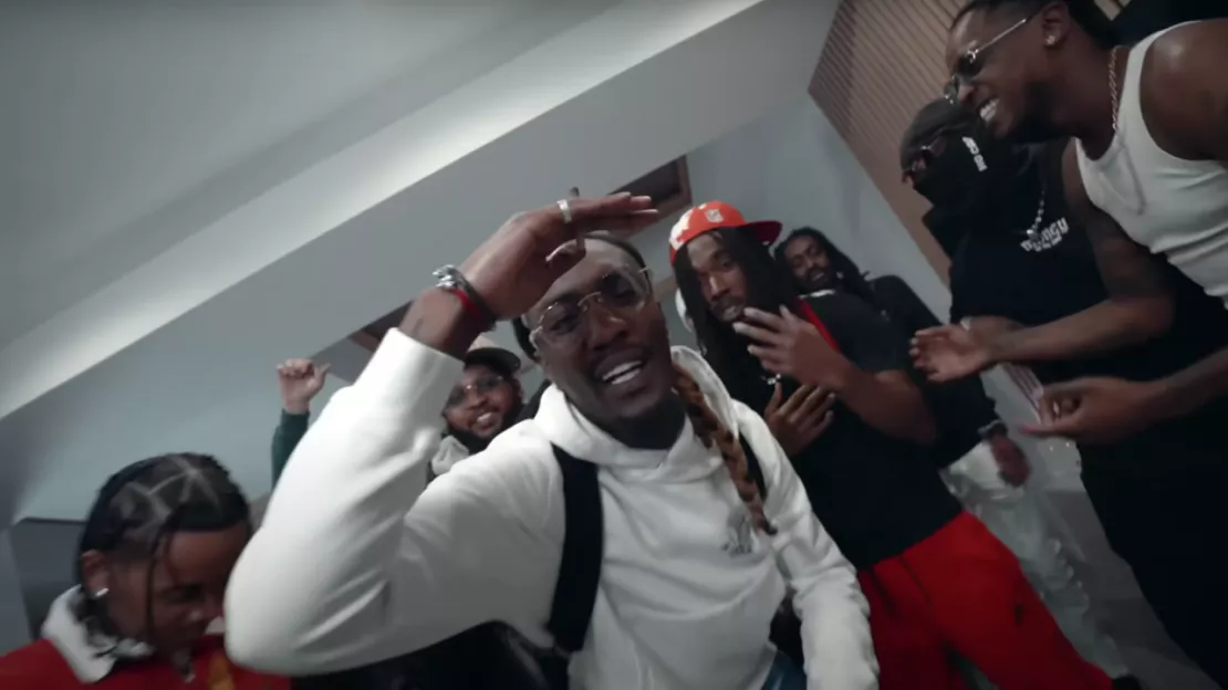 KODES frappe fort avec son nouveau clip "2TROUS"