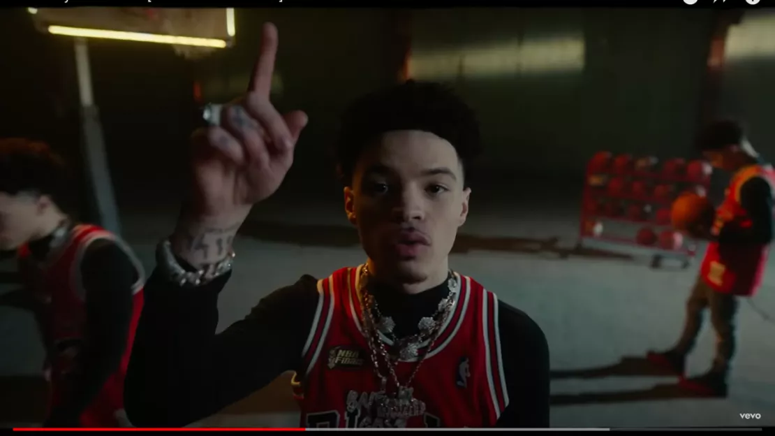 Lil Mosey rend hommage à Michael Jordan dans "Flu Game"