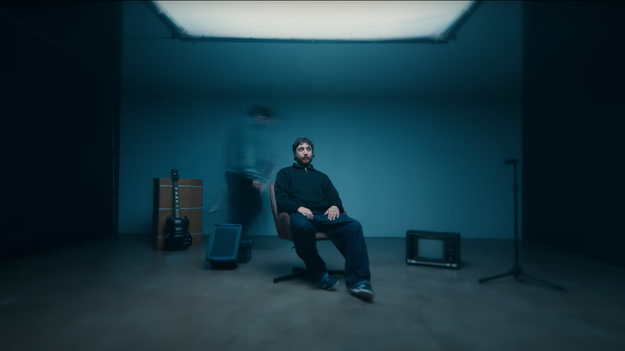 Adrï dans un amour perdu avec "Sans Toi" Adrï dans un amour perdu avec "Sans Toi"