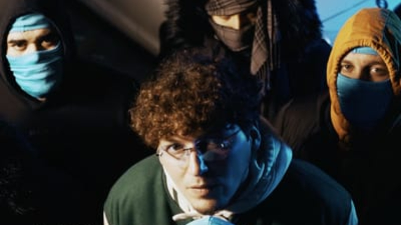 Akapera est de retour avec son nouveau clip "HAWKINS" !