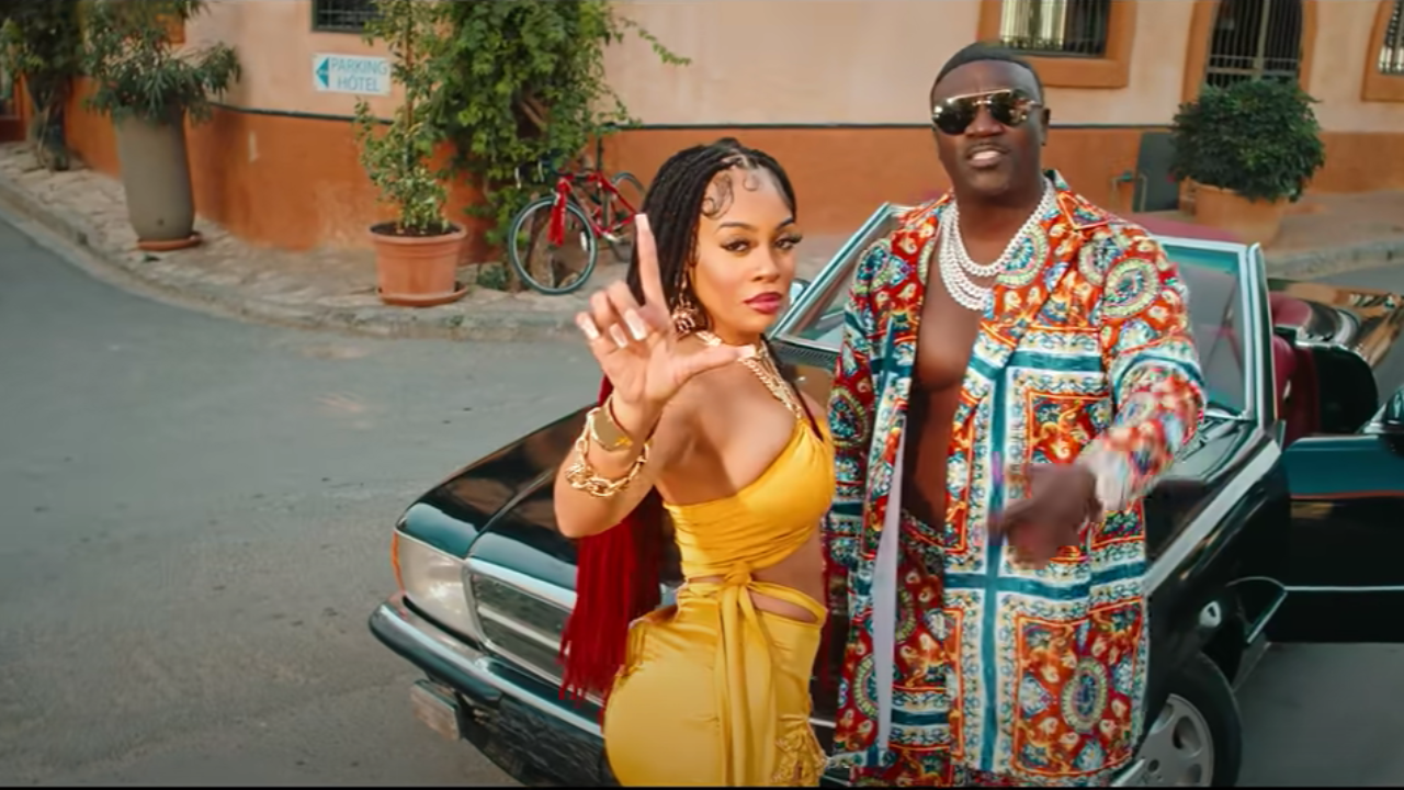 Akon et Amirror partent loin dans "Far Away" Akon et Amirror partent loin dans "Far Away"