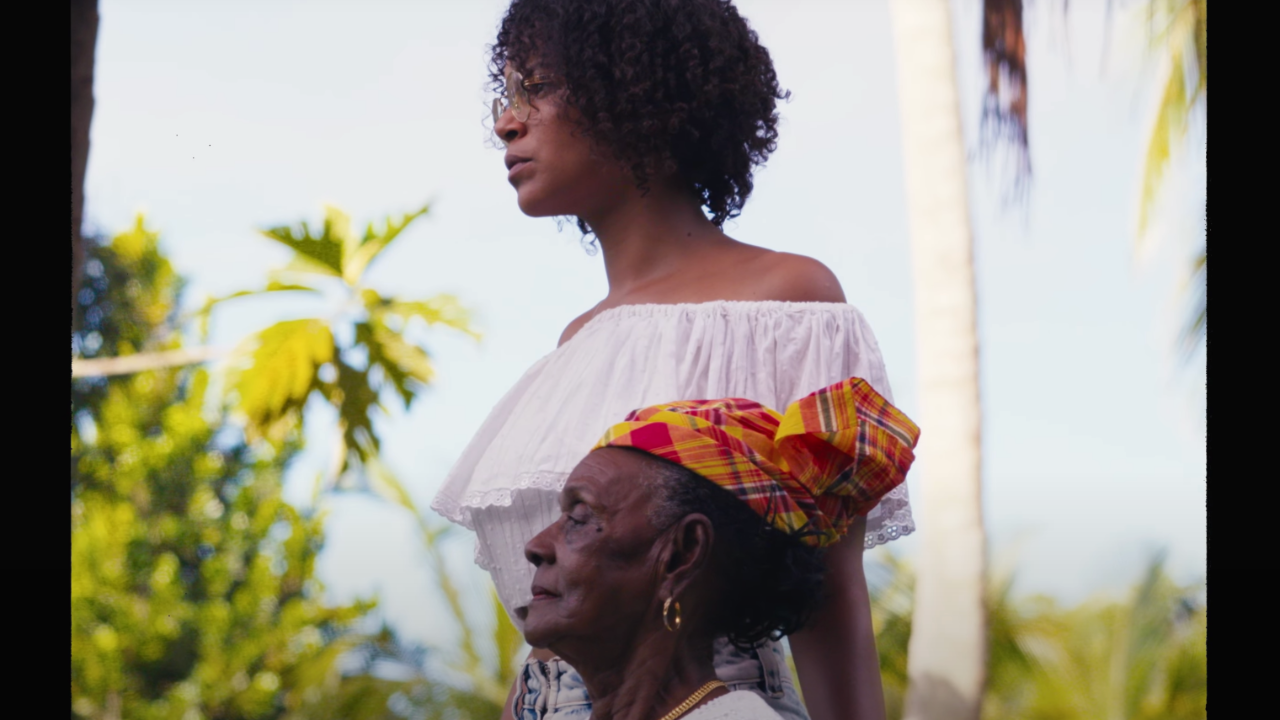 Almä Mango dévoile un clip très "Caliente" Almä Mango dévoile un clip très "Caliente"