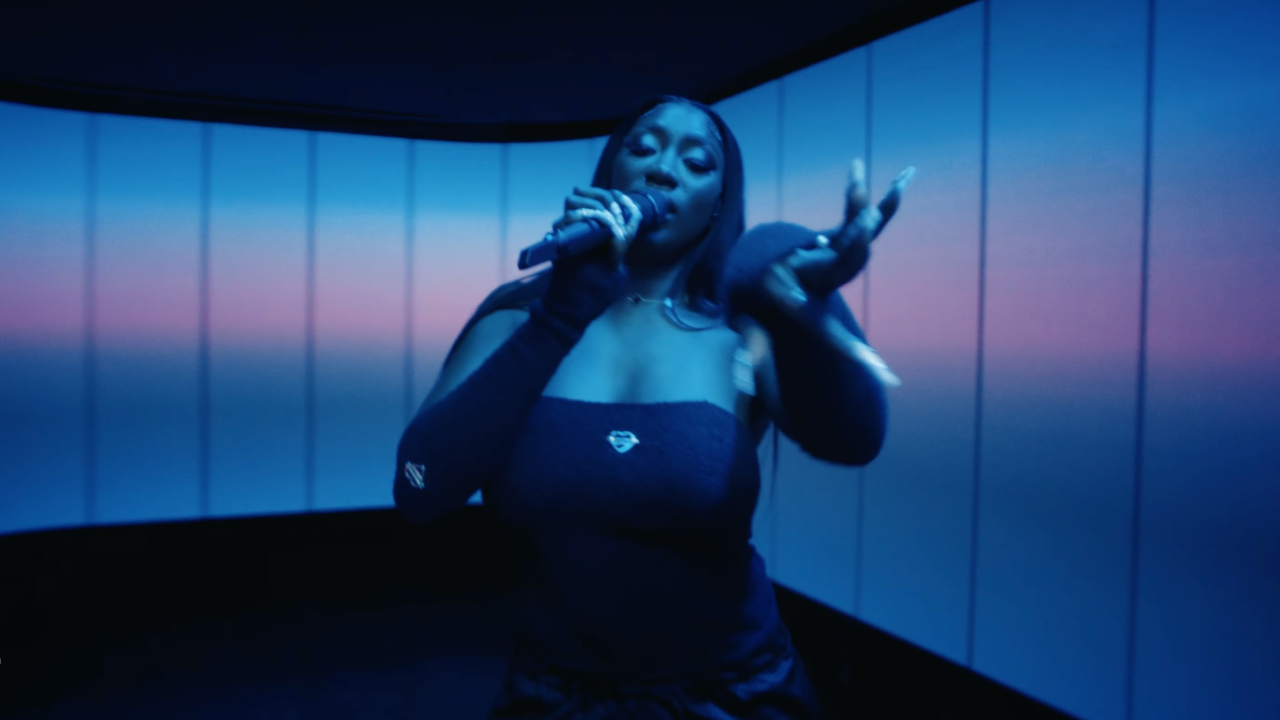 Aya Nakamura interprète "Haut Niveau" pour Deezer Sessions